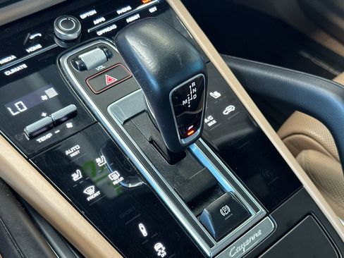 Used 2020 Porsche Cayenne Turbo AWD/4WD image 24