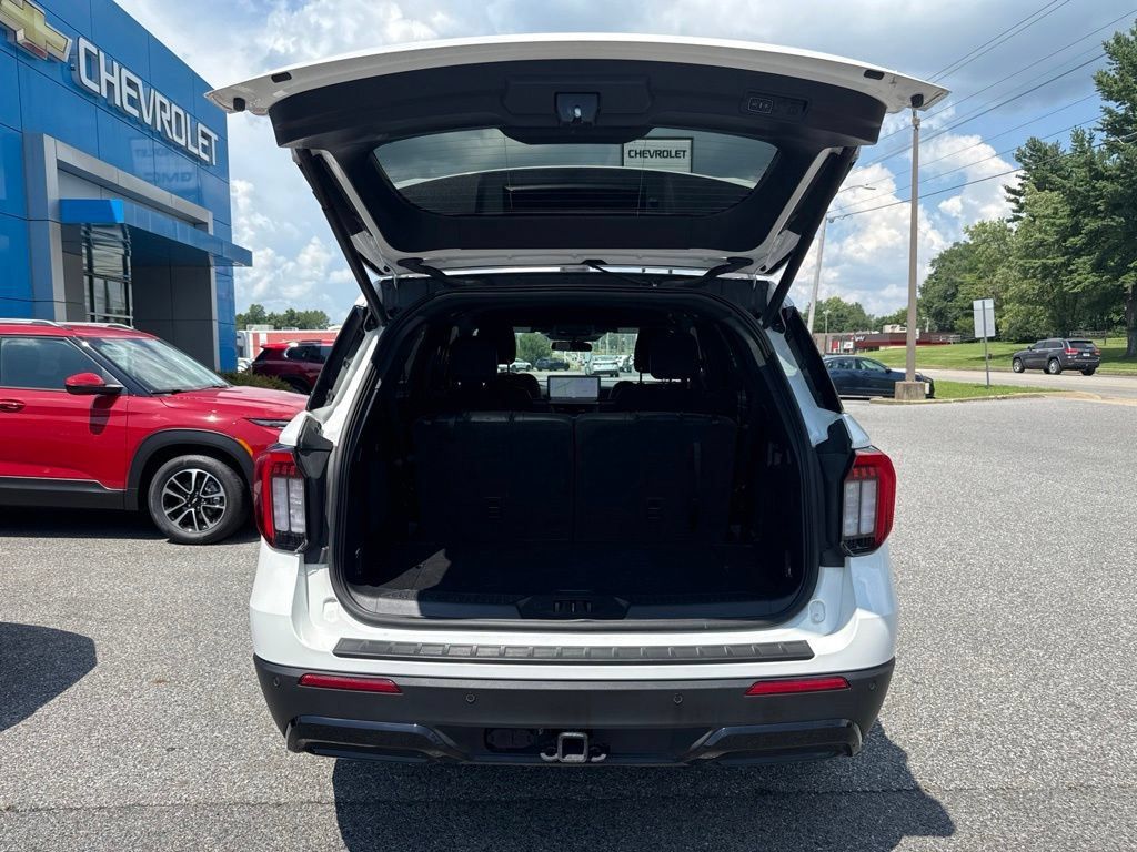 Used 2025 Ford Explorer ST-Line AWD/4WD image 8