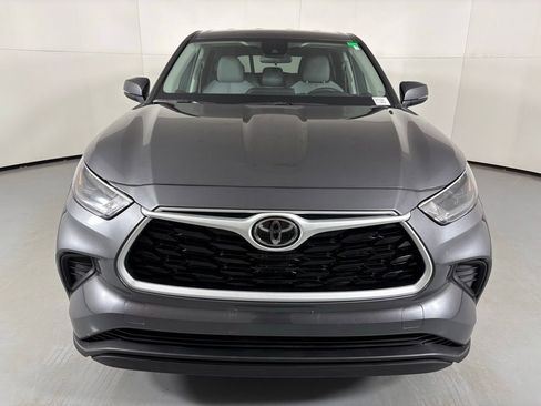 Used 2023 Toyota Highlander L image 3