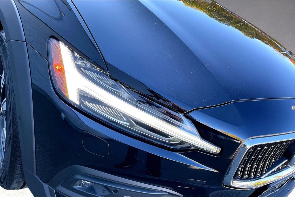 Used 2024 Volvo V60 B5 Cross Country Ultimate w/ Protection Package Premier AWD/4WD image 33