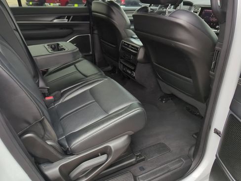 Used 2024 Jeep Wagoneer L Series III w/ Flexible Seating Group AWD/4WD image 53
