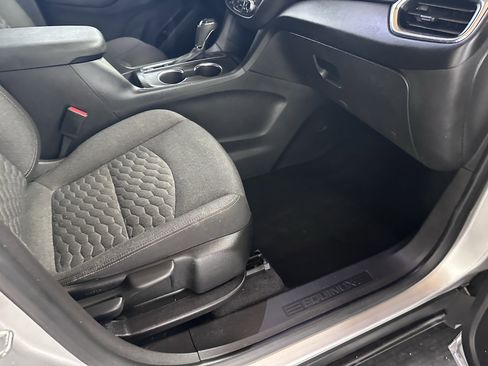 Used 2021 Chevrolet Equinox LT w/ Driver Convenience Package image 44