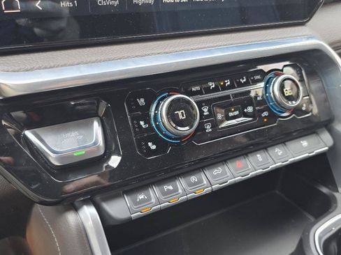 Used 2022 GMC Sierra 1500 Denali AWD/4WD image 19