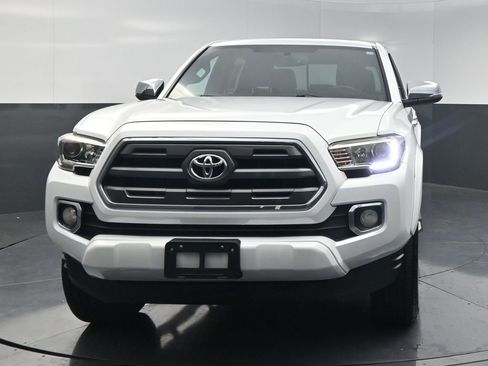 Used 2017 Toyota Tacoma Limited image 18