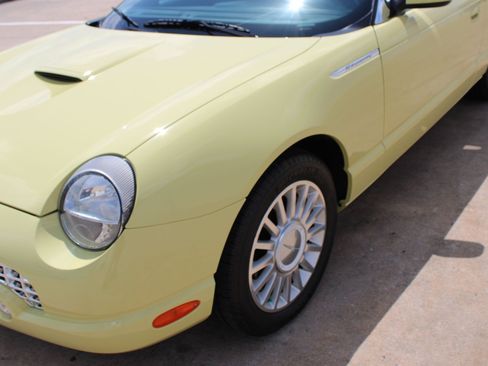 Used 2005 Ford Thunderbird RWD image 40