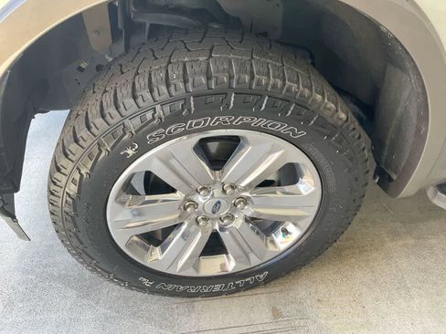 Used 2018 Ford F150 Lariat w/ Equipment Group 502A Luxury image 10