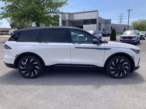 New 2026 Lincoln Nautilus Reserve w/ Jet Appearance Package AWD/4WD image 2