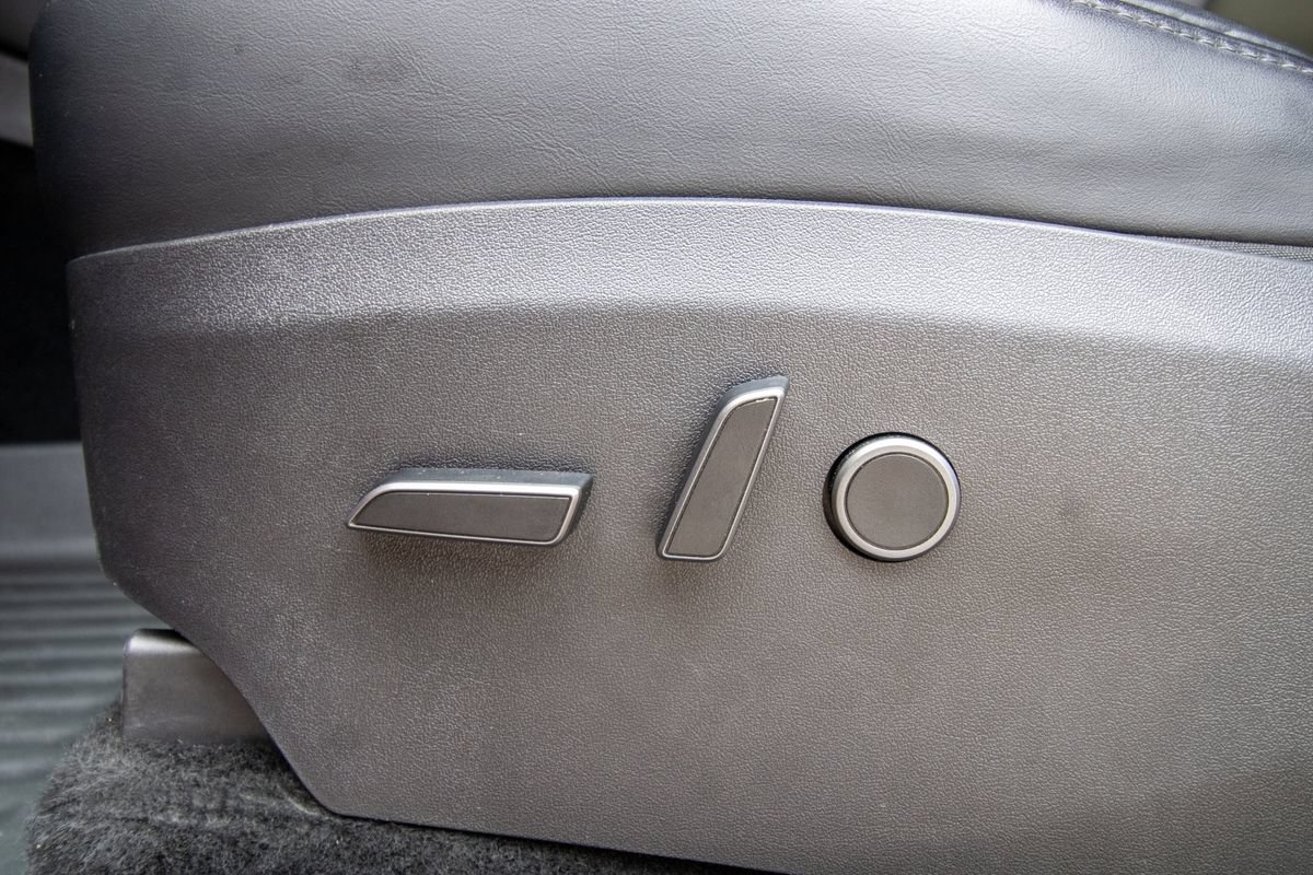 Used 2023 Tesla Model Y Long Range AWD/4WD image 14