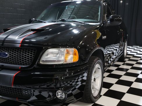 Used 2000 Ford F150 Lightning RWD image 8