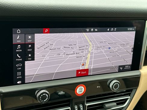 Certified 2025 Porsche Macan AWD/4WD image 22