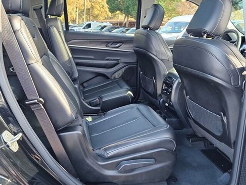 Used 2024 Jeep Grand Cherokee L Limited w/ Black Appearance Package image 19