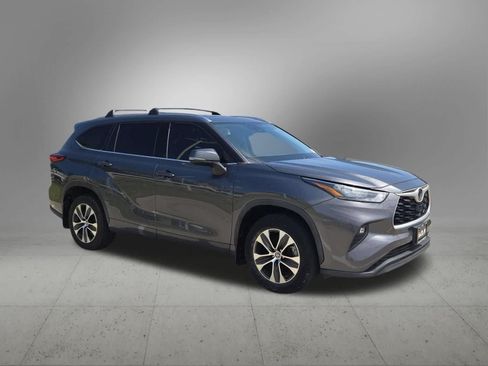 Used 2020 Toyota Highlander XLE AWD/4WD image 8