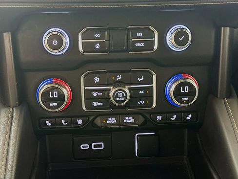 Used 2023 GMC Yukon AT4 w/ AT4 Premium Package image 15