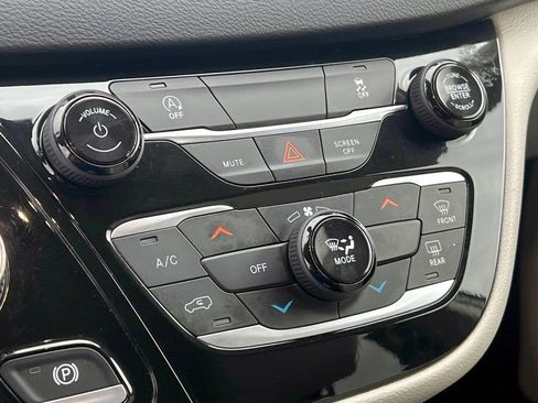 Certified 2021 Chrysler Voyager Lxi image 26