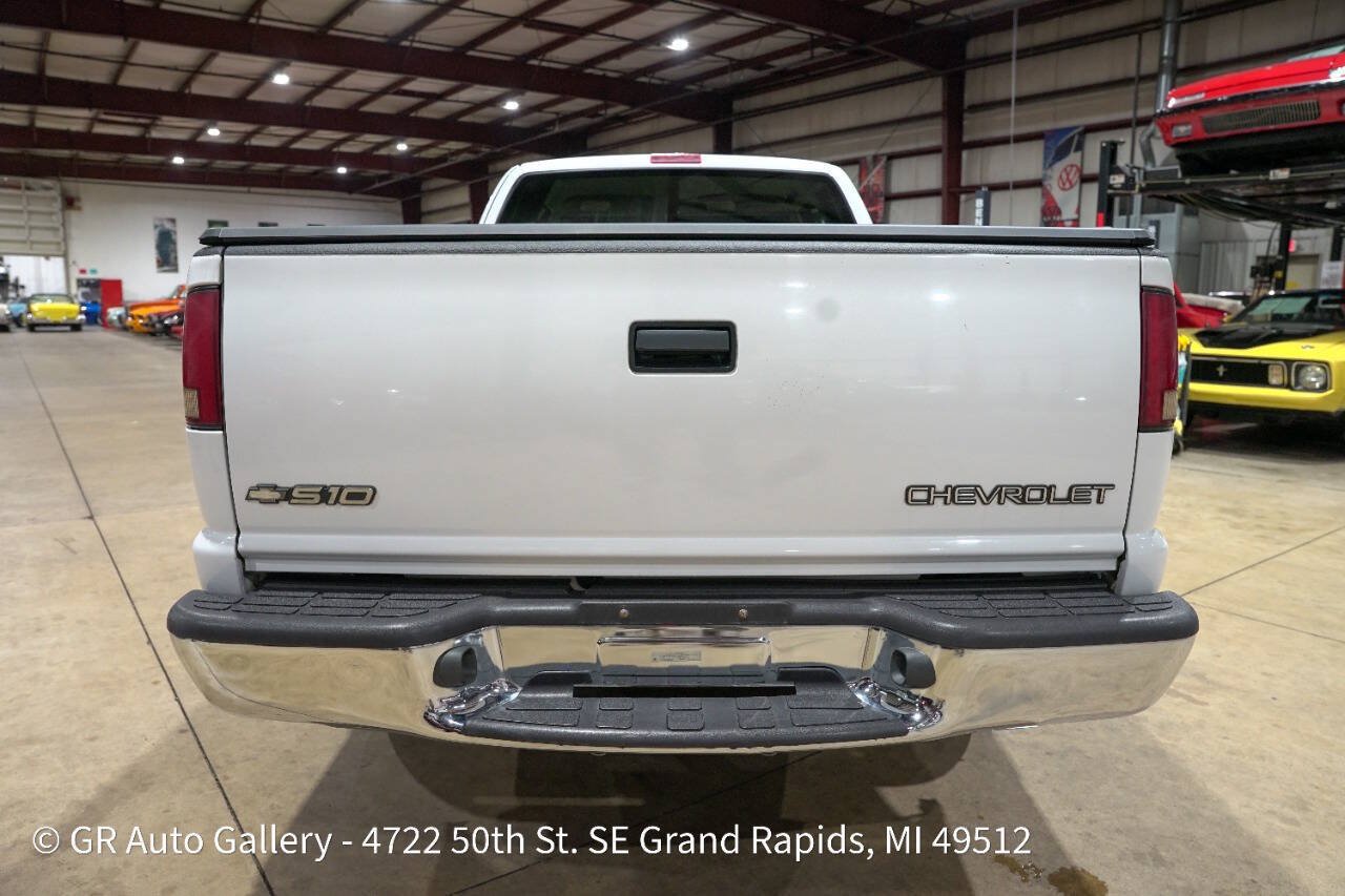 Used 2001 Chevrolet S10 Pickup LS w/ Preferred Equipment Group RWD image 7