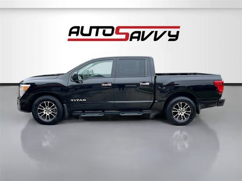 Used 2021 Nissan Titan SV w/ SV Convenience Package image 4