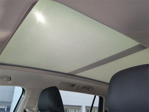 Certified 2020 Volkswagen Tiguan SE w/ Panoramic Sunroof Package image 20