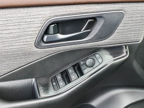 Used 2023 Nissan Rogue S image 22