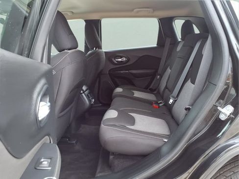 Used 2016 Jeep Cherokee Sport FWD image 15