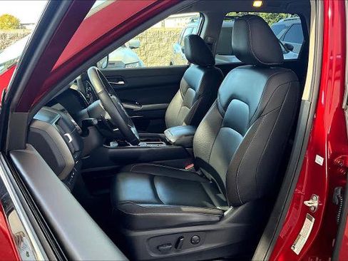 Certified 2024 Nissan Pathfinder SL image 7