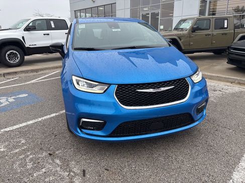 New 2026 Chrysler Pacifica Select image 9