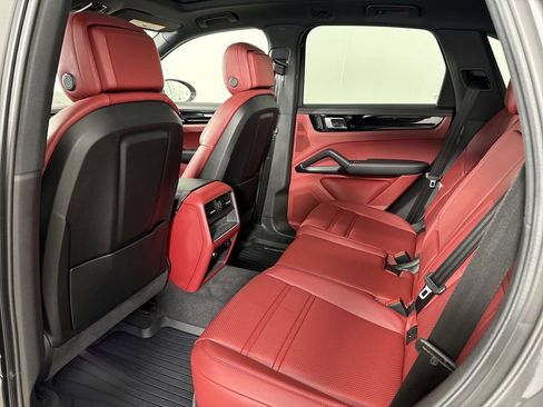 Certified 2023 Porsche Cayenne Platinum Edition AWD/4WD image 25