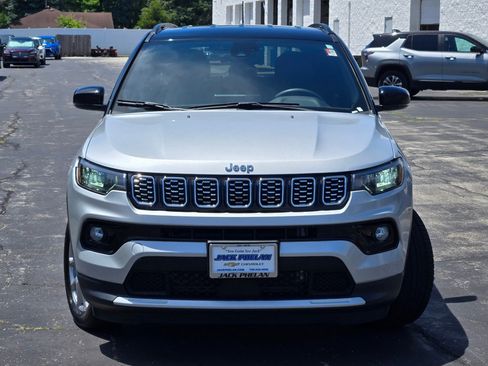 Used 2025 Jeep Compass Limited AWD/4WD image 4