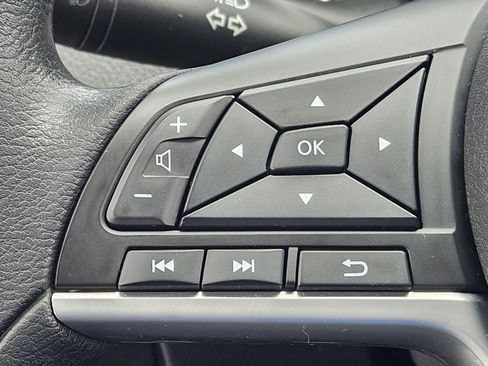 Used 2017 Nissan Rogue S FWD image 24