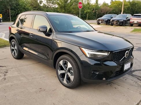 New 2026 Volvo XC40 B5 Plus w/ Protection Package Premier AWD/4WD image 4