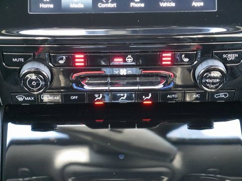 Used 2024 Jeep Grand Cherokee Altitude image 19