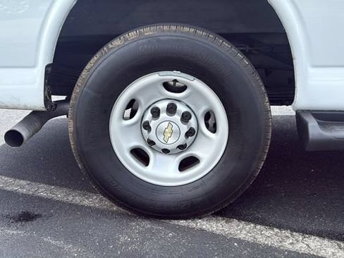 Used 2023 Chevrolet Express 3500 LT w/ LT Preferred Equipment Group RWD image 9