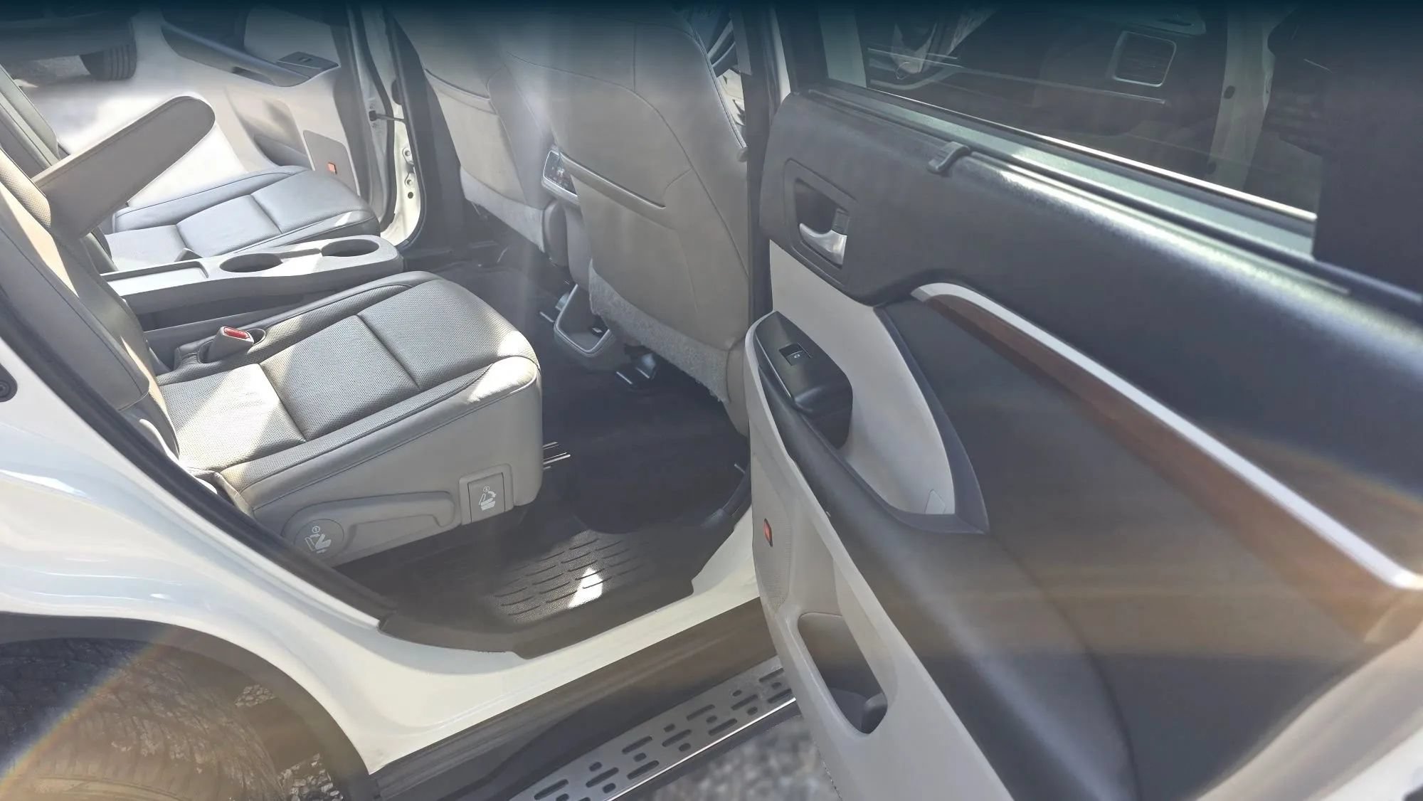 Used 2016 Toyota Highlander Limited FWD image 36