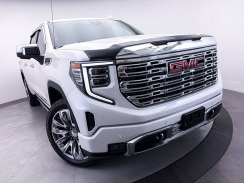 Used 2023 GMC Sierra 1500 Denali w/ Denali Reserve Package AWD/4WD image 3