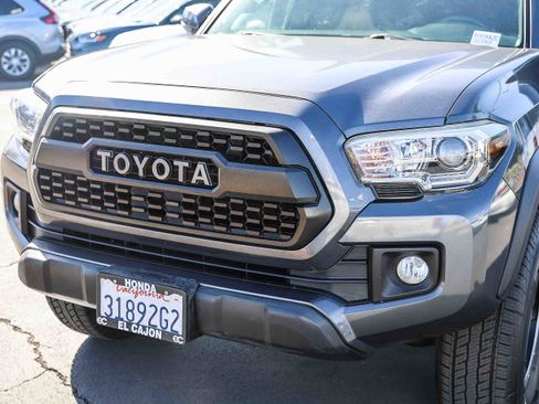 Used 2017 Toyota Tacoma TRD Off-Road image 18