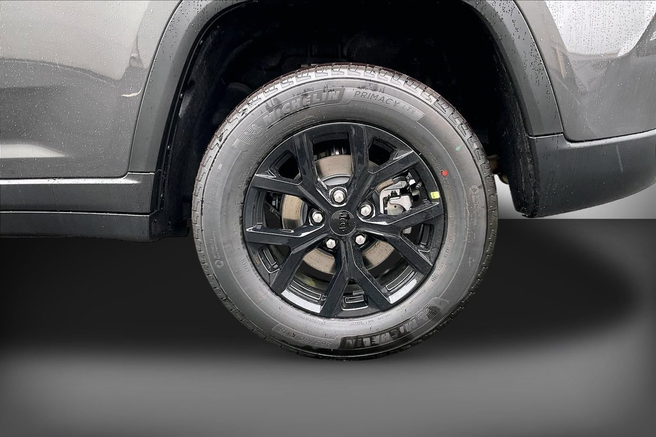 New 2026 Jeep Grand Cherokee Altitude RWD image 32