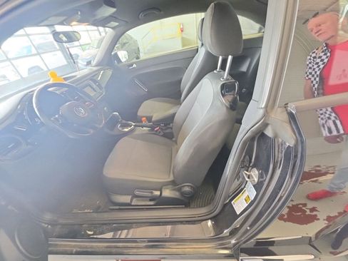 Used 2019 Volkswagen Beetle 2.0T S image 9