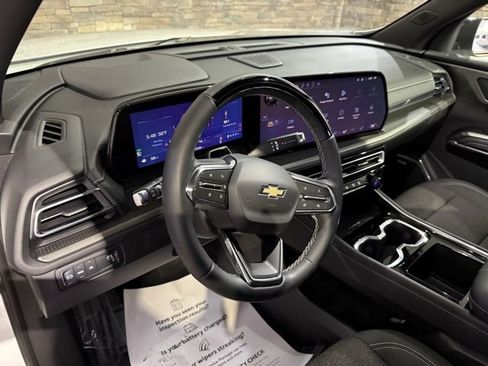Used 2025 Chevrolet Traverse LT w/ Enhanced Driving Package image 25