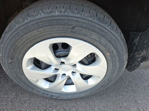 Used 2022 Toyota RAV4 LE image 11