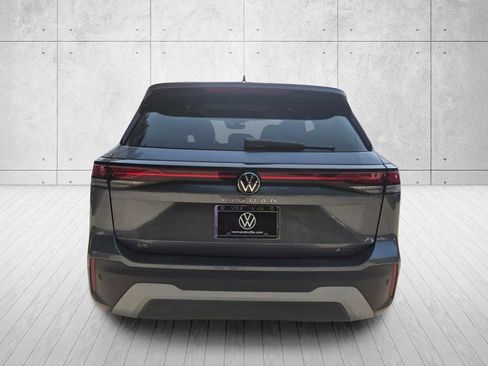 Used 2026 Volkswagen Tiguan SE AWD/4WD image 4