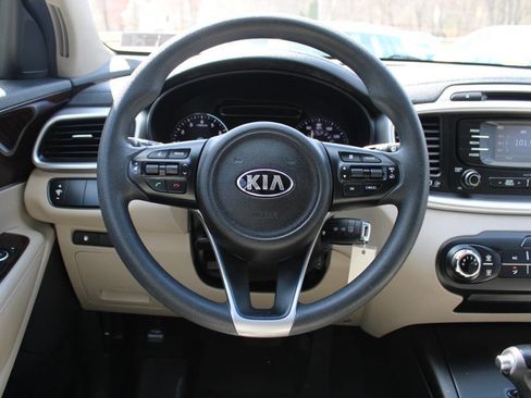Used 2018 Kia Sorento LX image 35