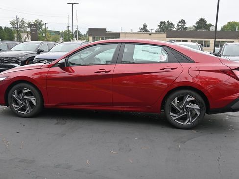 Certified 2025 Hyundai Elantra Sport image 4