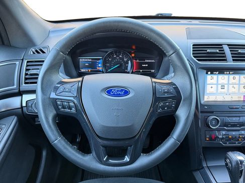 Used 2018 Ford Explorer XLT w/ Equipment Group 202A AWD/4WD image 25