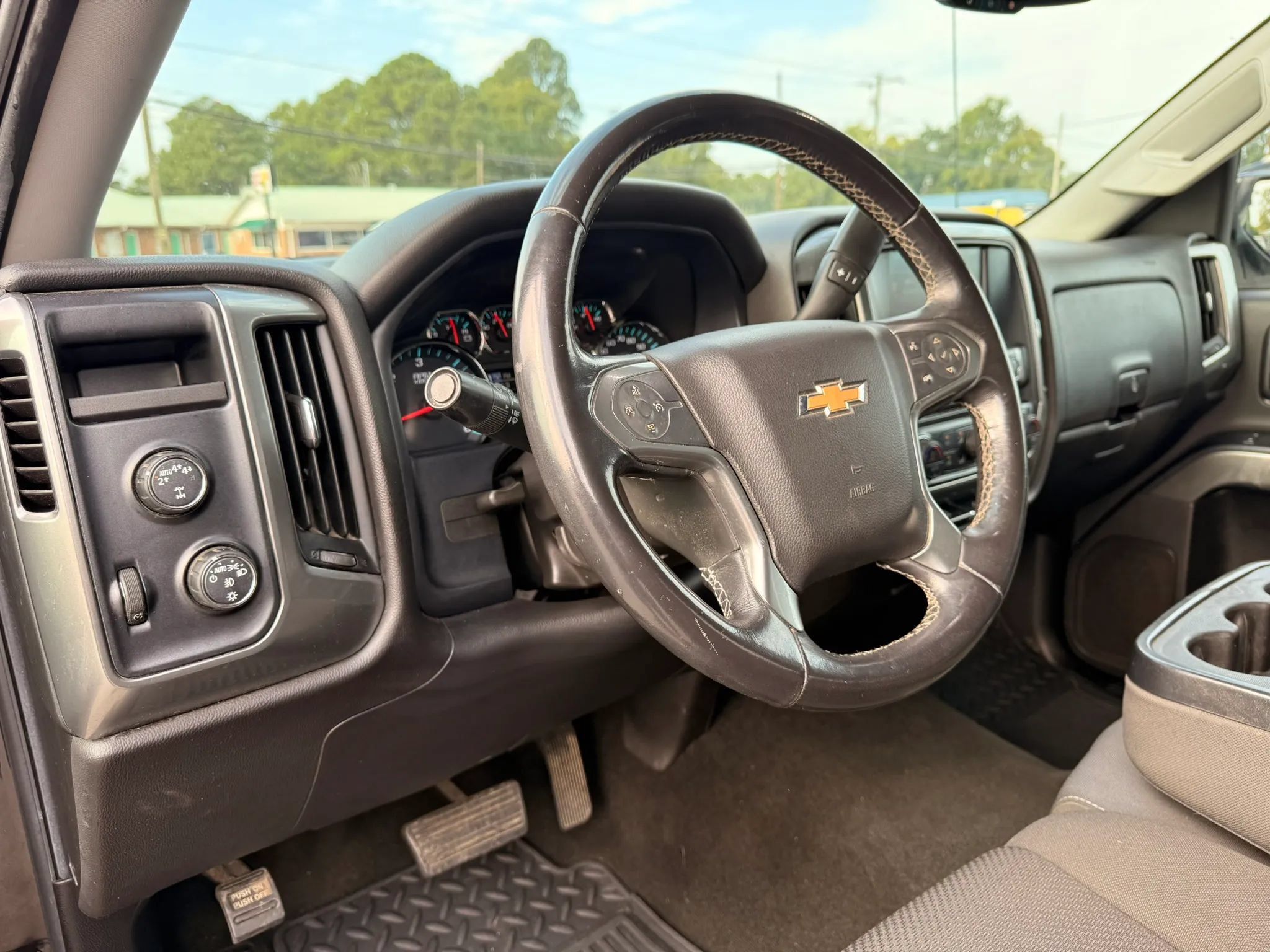 Used 2018 Chevrolet Silverado 1500 LT w/ All Star Edition AWD/4WD image 12