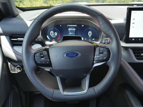 Certified 2025 Ford Explorer ST-Line w/ Premium Package AWD/4WD image 7