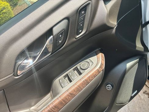 Used 2022 GMC Acadia Denali w/ Denali Ultimate Package FWD image 23