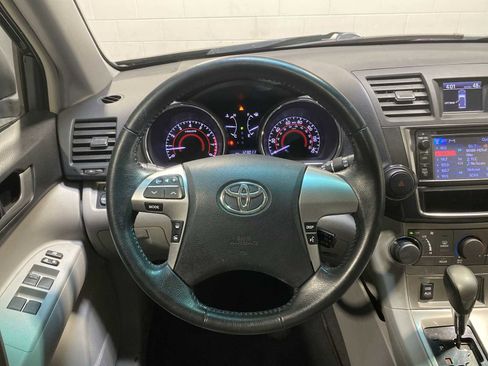 Used 2013 Toyota Highlander SE image 15