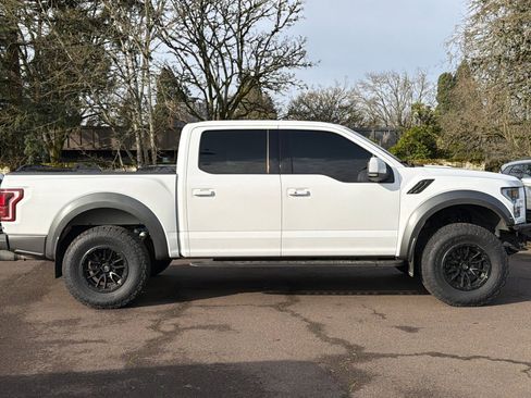 Used 2018 Ford F150 Raptor w/ Equipment Group 802A Luxury image 3