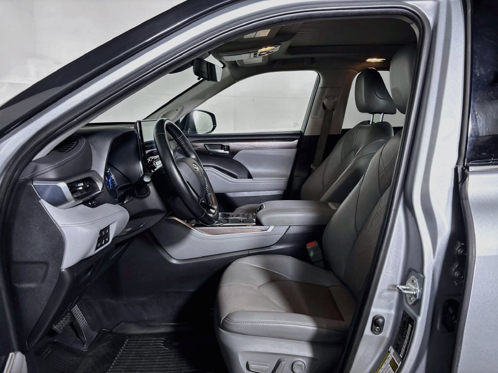 Used 2021 Toyota Highlander Platinum AWD/4WD image 11