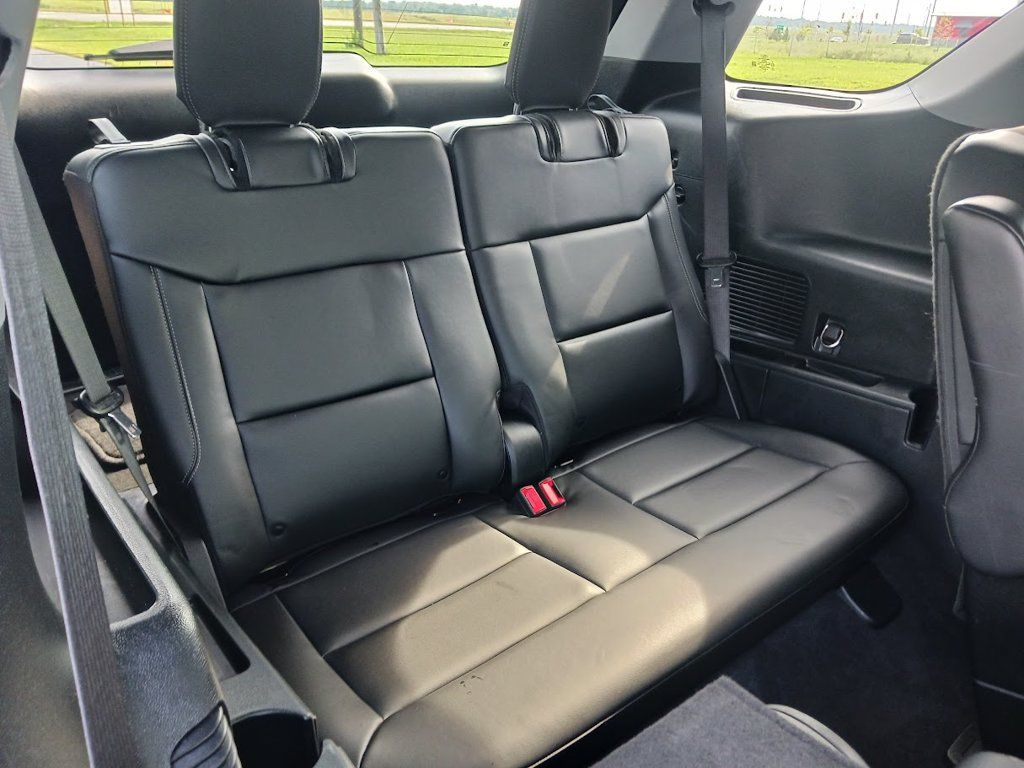Used 2022 Ford Explorer XLT w/ Equipment Group 202A AWD/4WD image 9