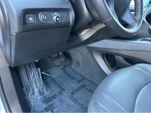 Used 2019 Buick Enclave Essence image 33